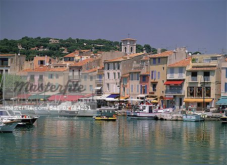 Boats in the harbour and waterfront, Cassis, Cote d'Azur, French Riviera, Provence, Mediterranean, France, Europe