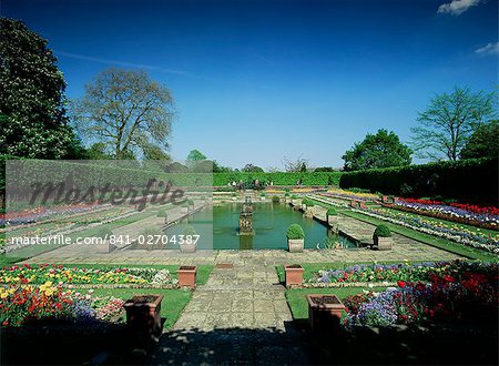 Sunken garden, Kensington Gardens, Kensington, London, England, United Kingdom, Europe Sunken garden, Kensington Gardens, Kensington, London, England, United Kingdom, Europe