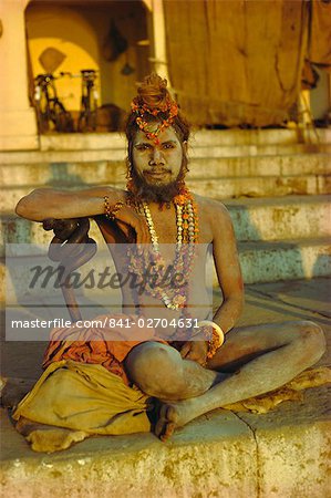 Hindu holy man, Ghatia meditating as the sun rises in the early morning, Varanasi (Benares), Uttar Pradesh State, India
