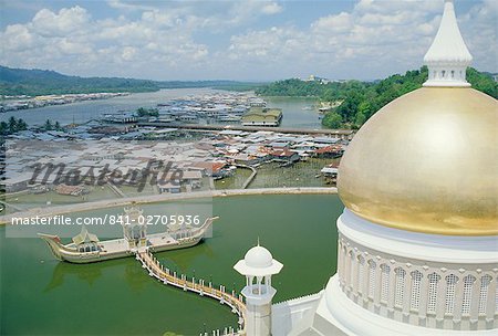 Omar Ali Saifuddin Mosque, Bandar Seri Begawan, Sultanate of Brunei, on the island of Borneo