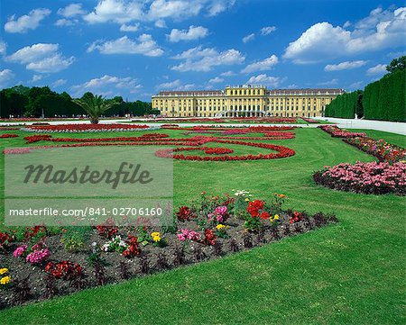 Formal gardens with flower beds in front of the Schonbrunn Palace, UNESCO World Heritage Site, Vienna, Austria, Europe