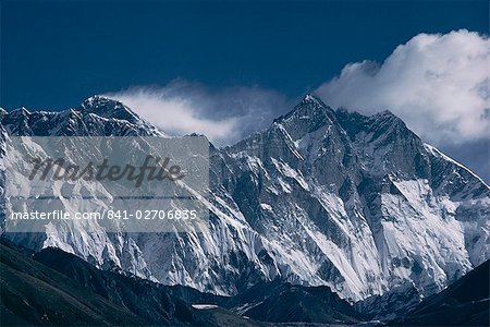 Mount Everest, peak on the left with snow plume, seen over Nuptse ridge, Himalayas, Nepal, Asia