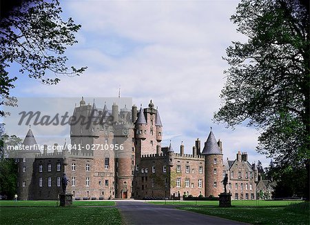 Glamis Castle, Highland region, Scotland, United Kingdom, Europe Glamis Castle, Highland region, Scotland, United Kingdom, Europe