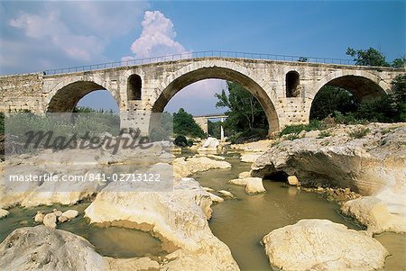 Pont Julien, Roman bridge dating from the 3rd century BC, Apt, Vaucluse, Provence, France, Europe