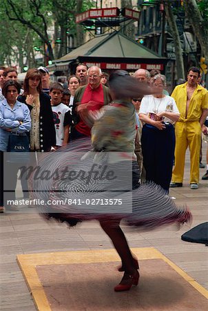 A group of people watch a flamenco dancer street entertainer on Las Ramblas in Barcelona, Catalunya (Catalonia) (Cataluna), Spain, Europe