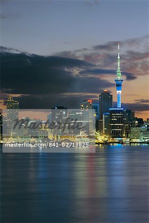 Evening view of city skyline across harbour, Auckland, Central Auckland, North Island, New Zealand, Pacific