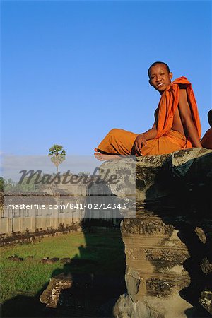 Buddhist monk at Angkor Wat, Angkor, Siem Reap, Cambodia, Indochina, Asia