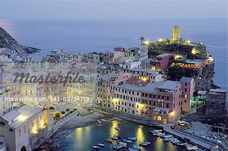 Village of Vernazza in the evening, Cinque Terre, UNESCO World Heritage Site, Liguria, Italy, Europe