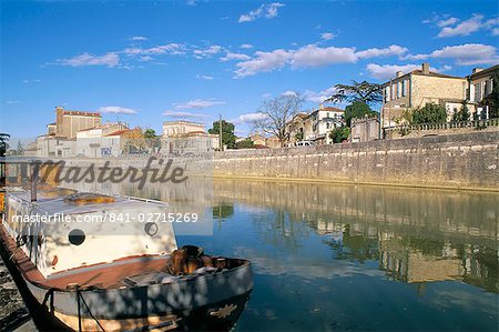 On the banks of the Baise River, village of Condom, Gers, Gascoigne (Gascony), Midi-Pyrenees, France, Europe