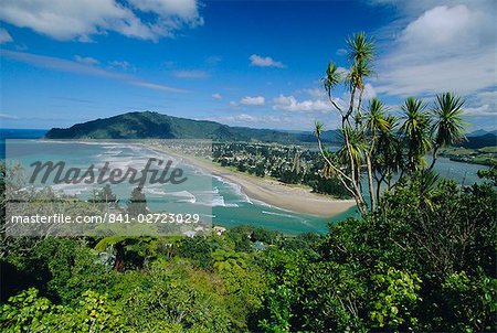 View south from Paku Mountain across Tairua Harbour towards Pauanui on the east coast of the Coromandel Pensinula, South Auckland, North Island, New Zealand View south from Paku Mountain across Tairua Harbour towards Pauanui on the east coast of the Coromandel Pensinula, South Auckland, North Island, New Zealand