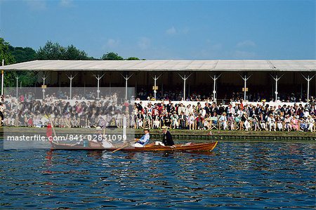 Spectators, Henley Royal Regatta, Oxfordshire, England, United Kingdom, Europe