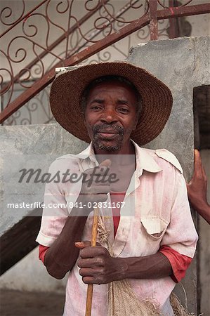 Labourer in Domoni, Anjouan Island, Republic of the Comoros, Indian Ocean, Africa Labourer in Domoni, Anjouan Island, Republic of the Comoros, Indian Ocean, Africa