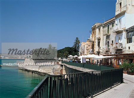 Outdoor cafes in Syracuse, Sicily, Italy, Mediterranean, Europe