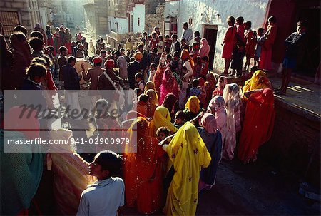 Family and friends gather to accompany a bride and bridgroom to their wedding, Jaisalmer, Rajasthan state, India, Asia