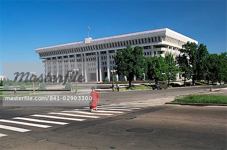 Parliament Building, Bishkek, Kirghizstan, Central Asia, Asia