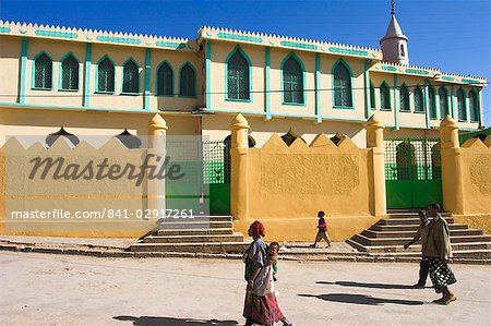 People walking past Jamia Mosque, built in the 16th century, Old Town, Harar, Ethiopia, Africa