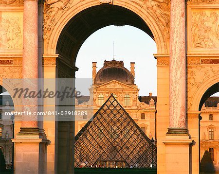 The Pyramide and Palais du Louvre seen through the Arc de Triomphe du Carousel, Musee du Lourve, Paris, France, Europe