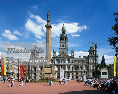 Glasgow Town Hall and monument, George Square, Glasgow, Strathclyde, Scotland, United Kingdom, Europe