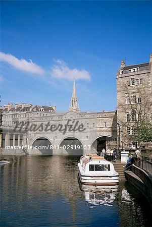 Pulteney Bridge and River Avon, Bath, Avon, England, United Kingdom, Europe