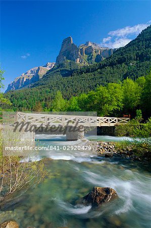 Bridge over the River Arazas, Huesca (Pyrenees), Ordesa National Park, Aragon, Spain, Europe