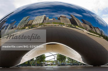 Cloud Gate sculpture in Millennium Park, Chicago, Illinois, United States of America, North America