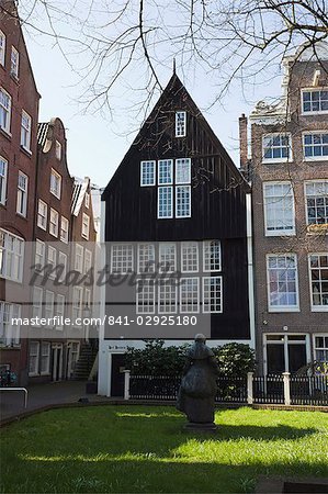 Het Houten Huis, the oldest house in Amsterdam, Begijnhof, a beautiful square of 17th and 18th century houses, Amsterdam, Netherlands, Europe