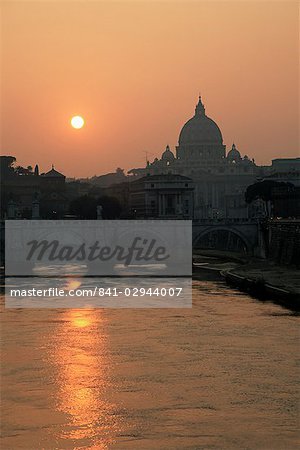 River Tiber and the Vatican, Rome, Lazio, Italy, Europe