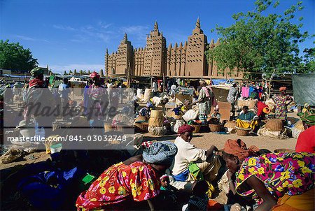 Monday market outside the Grand Mosque, UNESCO World Heritage Site, Djenne, Mali, West Africa, Africa
