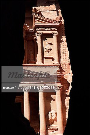 The Siq and the facade of the Treasury (El Khazneh) (Al Khazna), archaeological site, Petra, UNESCO World Heritage Site, Jordan, Middle East