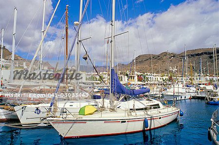 Boats in Puerto Mogan harbour and promenade in background, Puerto de Mogan, Gran Canaria, Canary Islands, Spain, Atlantic, Europe