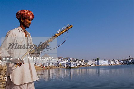 Musician by Pushkar Lake, Pushkar, Rajasthan state, India, Asia