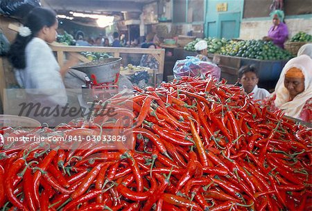 Pile of chillies for sale, Panean market, Chinese quarter, Surabaya, island of Java, Indonesia, Southeast Asia, Asia