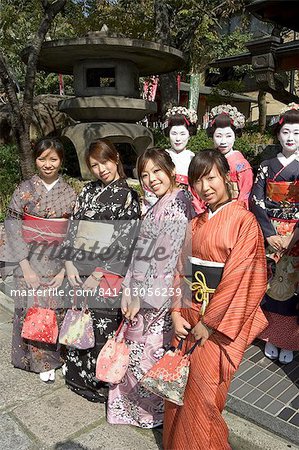 Girls wearing yukata - kimono, geisha, maiko (trainee geisha) in Gion, Kyoto city, Honshu, Japan, Asia
