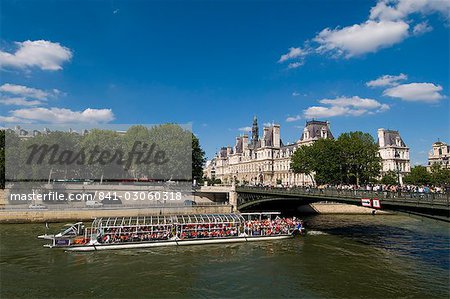 Tourist boat (bateau mouche) on the River Seine, Paris, France, Europe