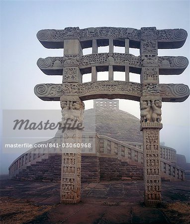 Gateway, Buddhist stupa, Sanchi, UNESCO World Heritage Site, Madhya Pradesh state, India, Asia