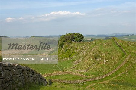 Cuddy Crags to east near Housesteads Fort, Hadrian's Wall, UNESCO World Heritage Site, Northumberland, England, United Kingdom, Europe