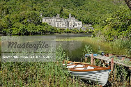 Kylemore Abbey, Connemara, County Galway, Connacht, Republic of Ireland, Europe