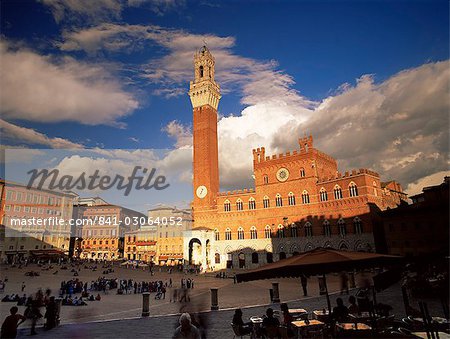 Palazzo Pubblico on the Piazza del Campo, Siena, UNESCO World Heritage Site, Tuscany, Italy, Europe