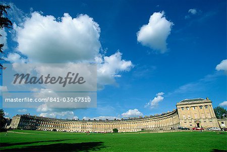 The Royal Crescent, designed by John Wood the Younger, Georgian architecture, UNESCO World Heritage Site, Bath, Avon, England, United Kingdom, Europe