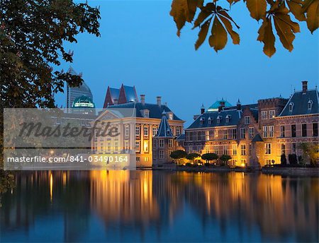 Mauritshuis and government buildings of Binnenhof at night, Hofvijver (Lake Hof Vijver), Den Haag (The Hague), Holland (The Netherlands), Europe