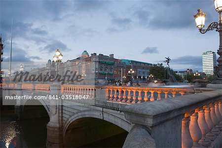 O'Connell Bridge, early evening, Dublin, Republic of Ireland, Europe