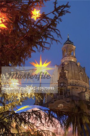 Christmas tree star decoration and Frauen Church at Christmas Market at twilight, Neumarkt, Innere Altstadt, Dresden, Saxony, Germany, Europe