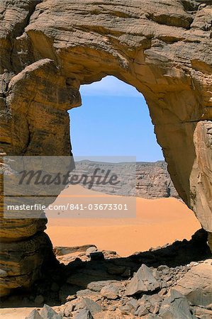 Afzgar Arch, Akakus, Sahara desert, Fezzan, Libya, North Africa, Africa