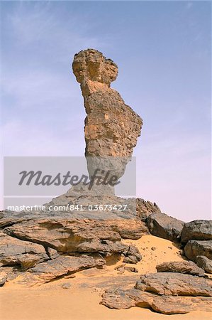 Rock formation called 'the finger of Allah', Akakus, Sahara desert, Fezzan, Libya, North Africa, Africa