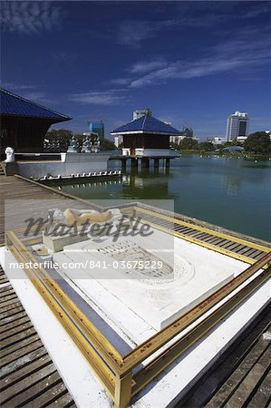 Seema Malakaya Temple on Beira Lake, Cinnamon Gardens, Colombo, Sri Lanka, Asia