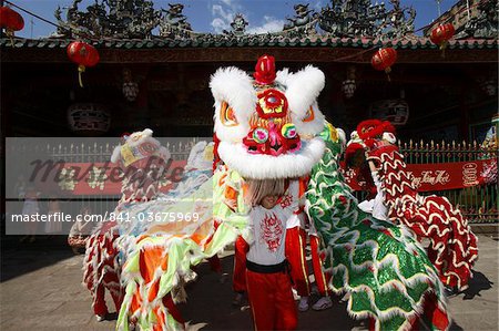 Lion dance performers, Chinese New Year, Quan Am Pagoda, Ho Chi Minh City, Vietnam, Indochina, Southeast Asia, Asia