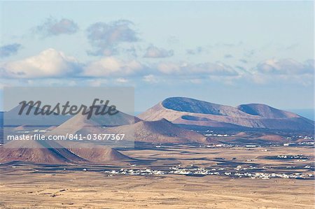 Cinder cones in the centre of the island near Tinajo, a relic of the island's active volcanic past, Lanzarote, Canary Islands, Spain, Atlantic Ocean, Europe Cinder cones in the centre of the island near Tinajo, a relic of the island's active volcanic past, Lanzarote, Canary Islands, Spain, Atlantic Ocean, Europe