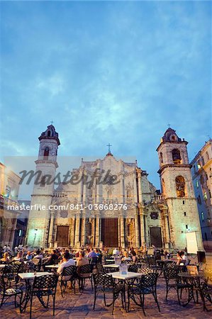 Outdoor dining, San Cristobal Cathedral, Plaza de la Catedral, Habana Vieja (Old Town), UNESCO World Heritage Site, Havana, Cuba, West Indies, Caribbean, Central America