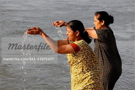 Pilgrims bathing in the Ganges, Rishikesh, Uttarakhand, India, Asia