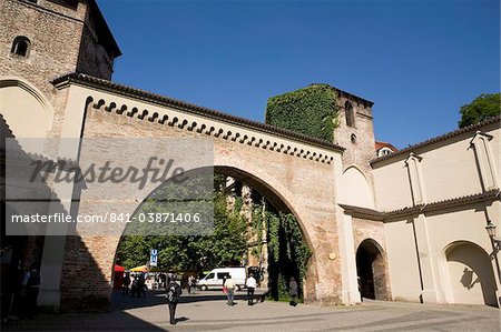 Sendlinger Tor, one of the city's historic gates dating from the Middle Ages, in central Munich, Bavaria, Germany, Europe